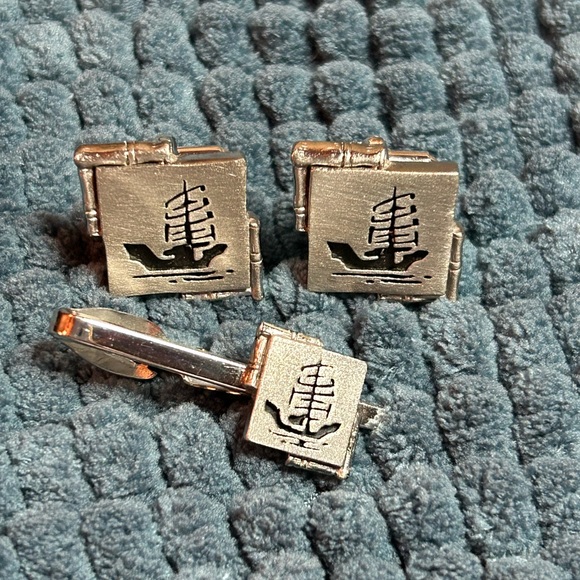 Shields Oriental Ship Cuff Links and Tie Clip - Picture 4 of 4